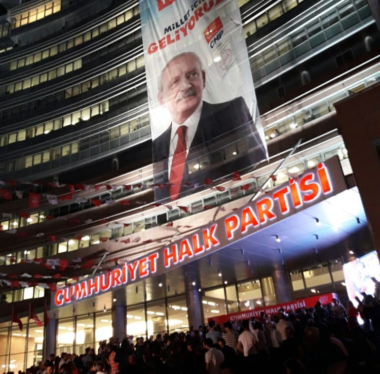 CHP Genel merkezinde seçmen protestosu