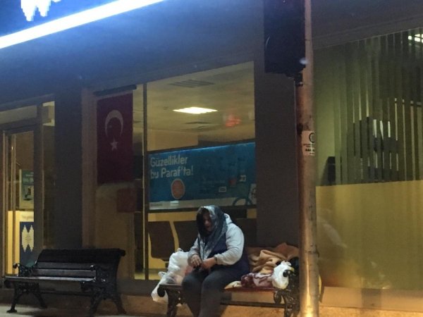 Milaslı kadın bir yıldır sokakta yaşıyor
