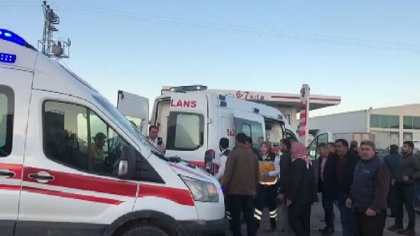 Otomobil, motosiklete çarptı: 2 kişi ağır yaralandı 