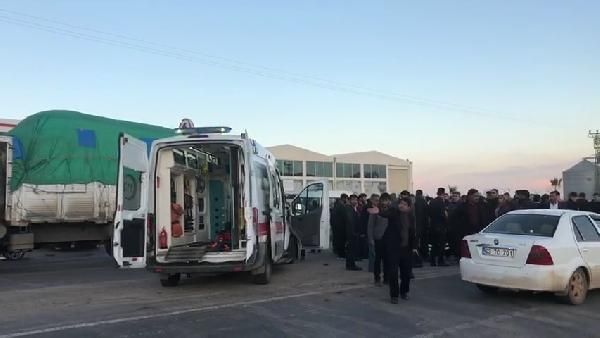 Otomobil, motosiklete çarptı: 2 kişi ağır yaralandı 