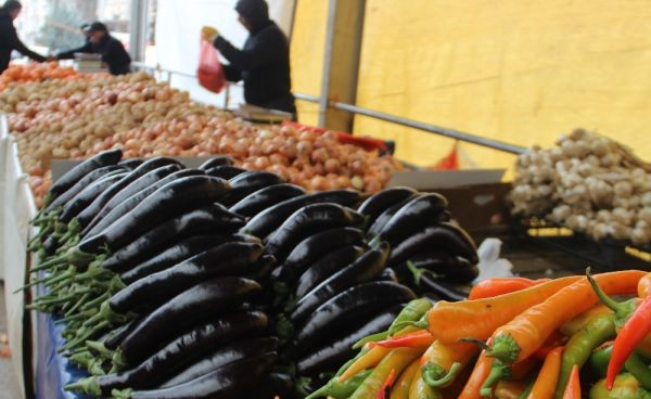 Pazardaki ürün fiyatlarından ne alıcı ne de satıcı memnun