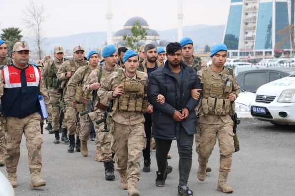 Terör propagandasından gözaltına alınan 11 kişi adliyede