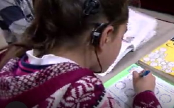 9 yaşındaki Beyza'nın duymak için paraya ihtiyacı var