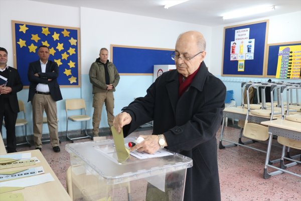 Ahmet Necdet Sezer vatandaşlık görevini yaptı