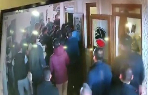 Hal Pazarı'nda marul yüzünden kavga çıktı 