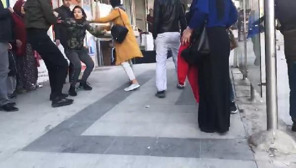 Başka kadınla gördüğü erkek arkadaşını bıçakladı 