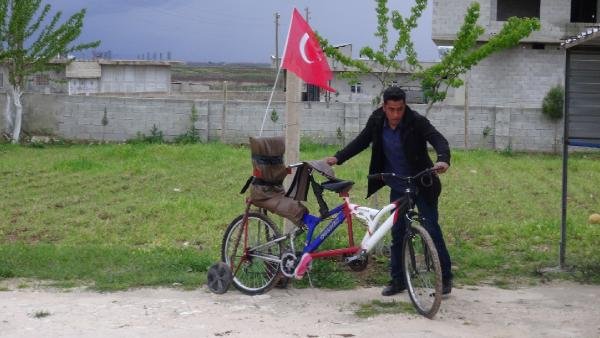 Engelli kızı için tasarım bisiklet yaptı 