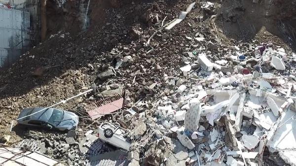 Kağıthane'de 4 katlı bina yıkıldı