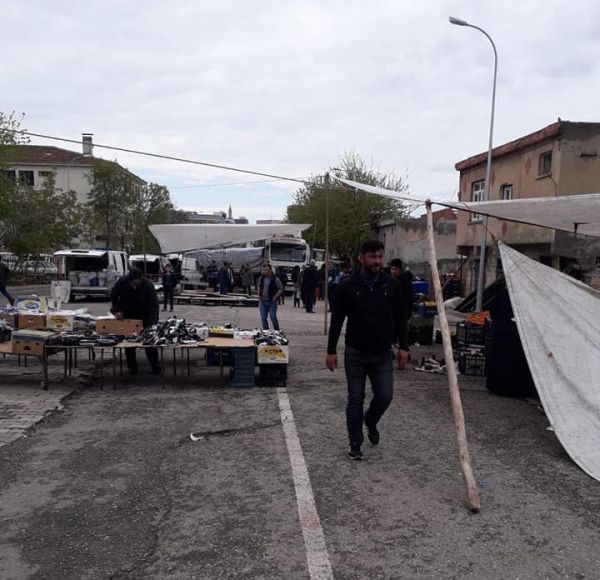 Şanlıurfa’da freni boşalan tır pazara daldı
