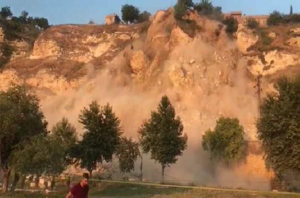 Birecik’te üçüncü kez heyelan paniği yaşandı