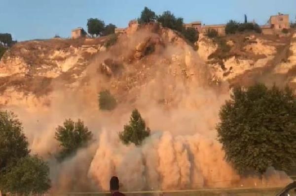 Birecik’te üçüncü kez heyelan paniği yaşandı