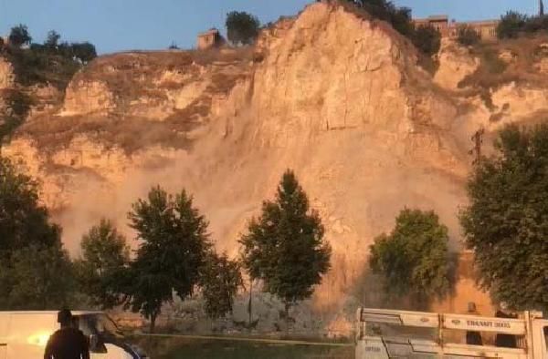 Birecik’te üçüncü kez heyelan paniği yaşandı