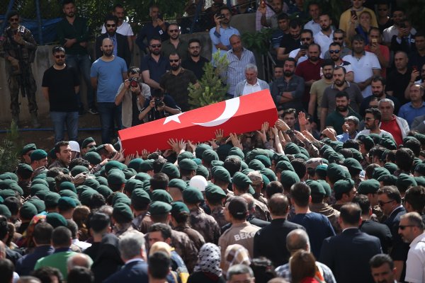 Görev arkadaşları son yolculuğuna uğurladı 
