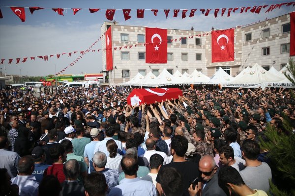 Görev arkadaşları son yolculuğuna uğurladı 