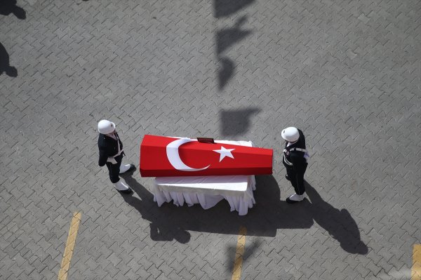 Görev arkadaşları son yolculuğuna uğurladı 