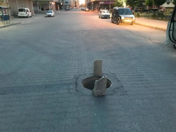 Hırsızlar bu kez de rögar kapağına göz dikti