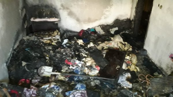 Şanlıurfa'da evi yanan 15 kişilik aile yardım bekliyor