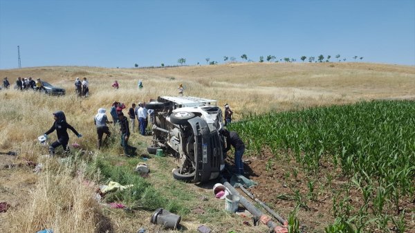Diyarbakır'da tarım işçilerini taşıyan pikap devrildi