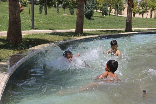 Şanlıurfa'da sıcak hava yaşamı olumsuz etkiliyor