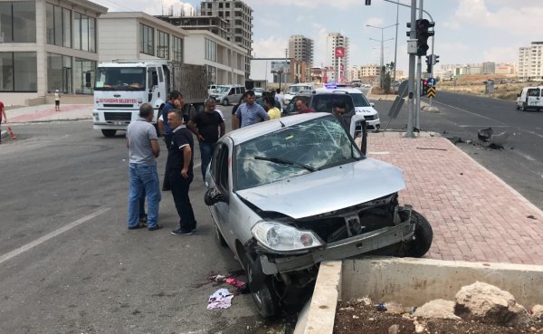 Şanlıurfa'da trafik kazası: 1 ölü, 2 yaralı