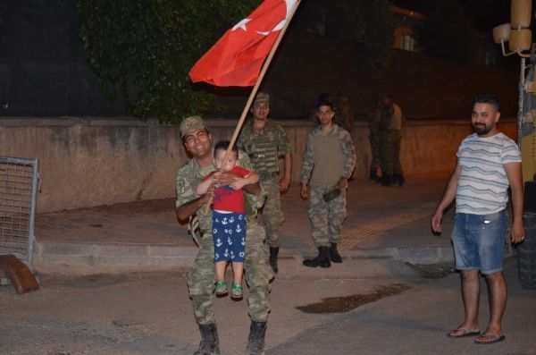 Suriye sınırına komando takviyesi