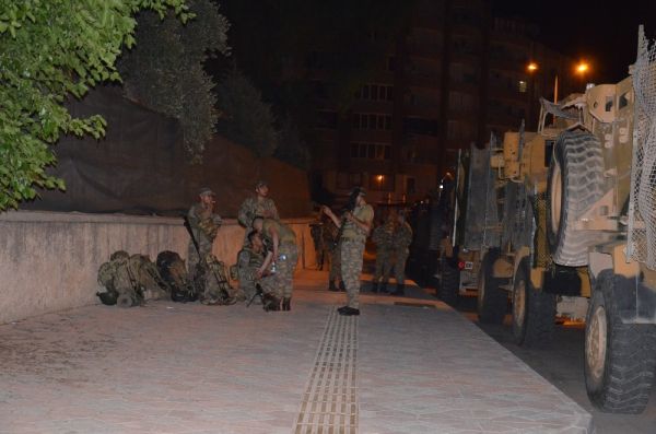 Suriye sınırına komando takviyesi
