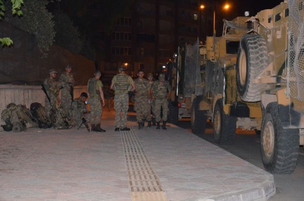 Suriye sınırına komando takviyesi