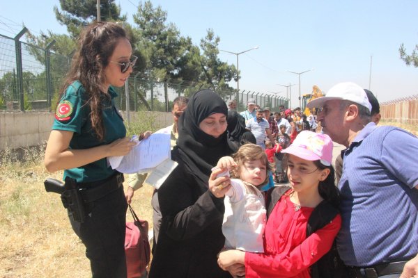 Suriyeliler Türkiye'ye dönmeye başladı