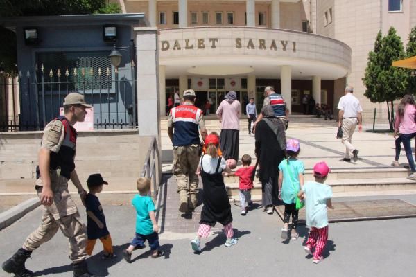 DEAŞ'lı Rus kadınlar çocuklarıyla sınırda yakalandı