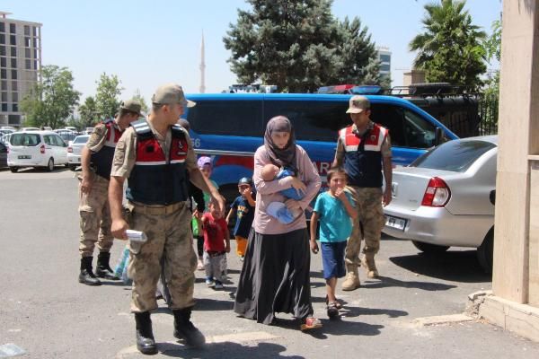 DEAŞ'lı Rus kadınlar çocuklarıyla sınırda yakalandı
