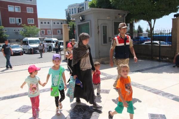 DEAŞ'lı Rus kadınlar çocuklarıyla sınırda yakalandı