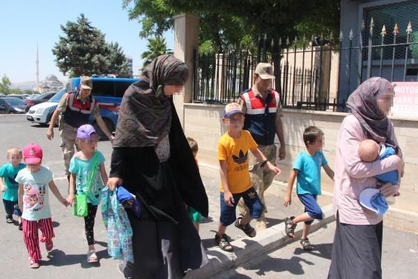 DEAŞ'lı Rus kadınlar çocuklarıyla sınırda yakalandı