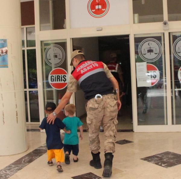 DEAŞ'lı Rus kadınlar çocuklarıyla sınırda yakalandı