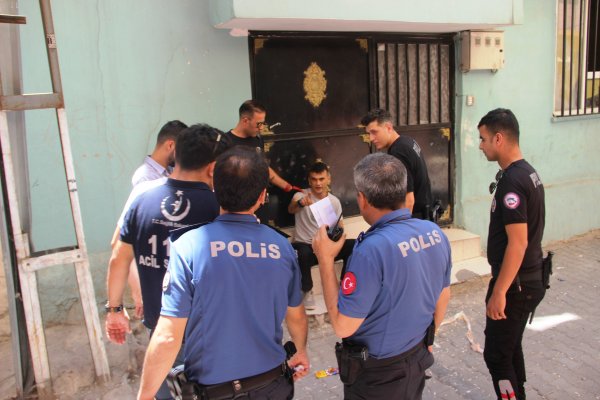 Şanlıurfa'da terk edildiği gerekçesiyle kendini bıçakladı 