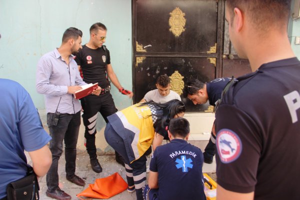 Şanlıurfa'da terk edildiği gerekçesiyle kendini bıçakladı 