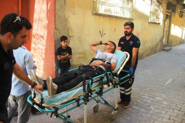 Şanlıurfa'da terk edildiği gerekçesiyle kendini bıçakladı 