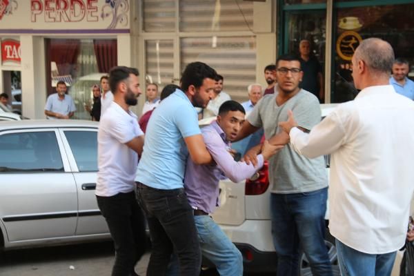 Şanlıurfa'da komşu ailelerin çöp kavgası