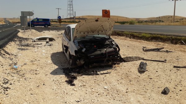 Şanlıurfa'da kontrolden çıkan araç şarampole devrildi