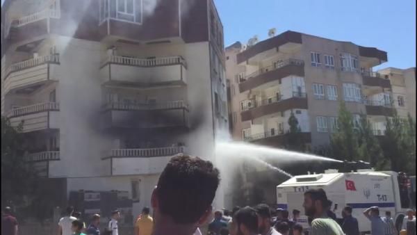 Şanlıurfa'da yangına TOMA müdahalesi