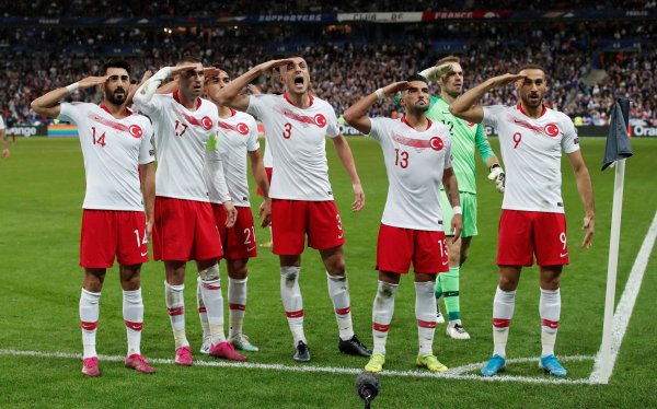 Fransız politikacıdan Türk Milli Takımına boş tehditler