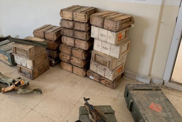 YPG, silah ve mühimmatları bırakıp kaçtı
