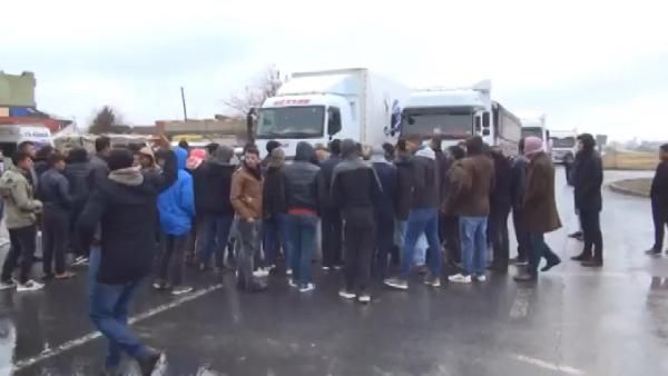 Şanlıurfa'da  tır markete daldı: 4 yaralı