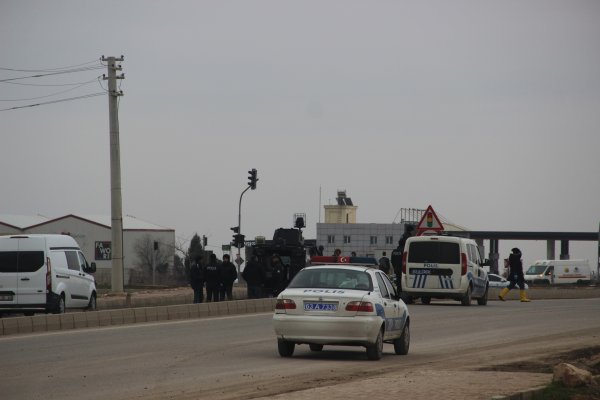 Şanlıurfa-Akçakale yolu üzerinde el yapımı patlayıcı bulundu
