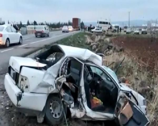 Otomobil, yolcu minibüs ile çarpıştı: 2 ölü, 12 yaralı -1