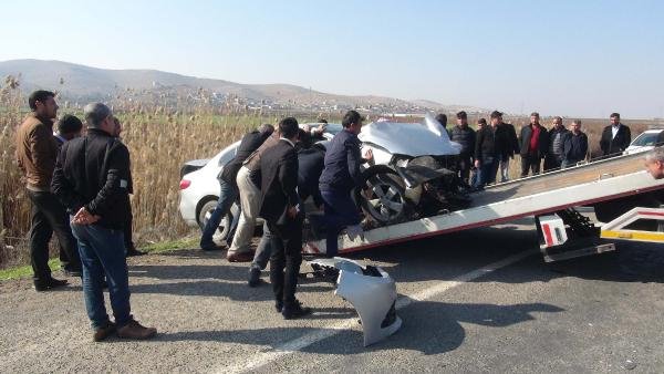 Şanlıurfa'da minibüs ile otomobil çarpıştı: 5 yaralı