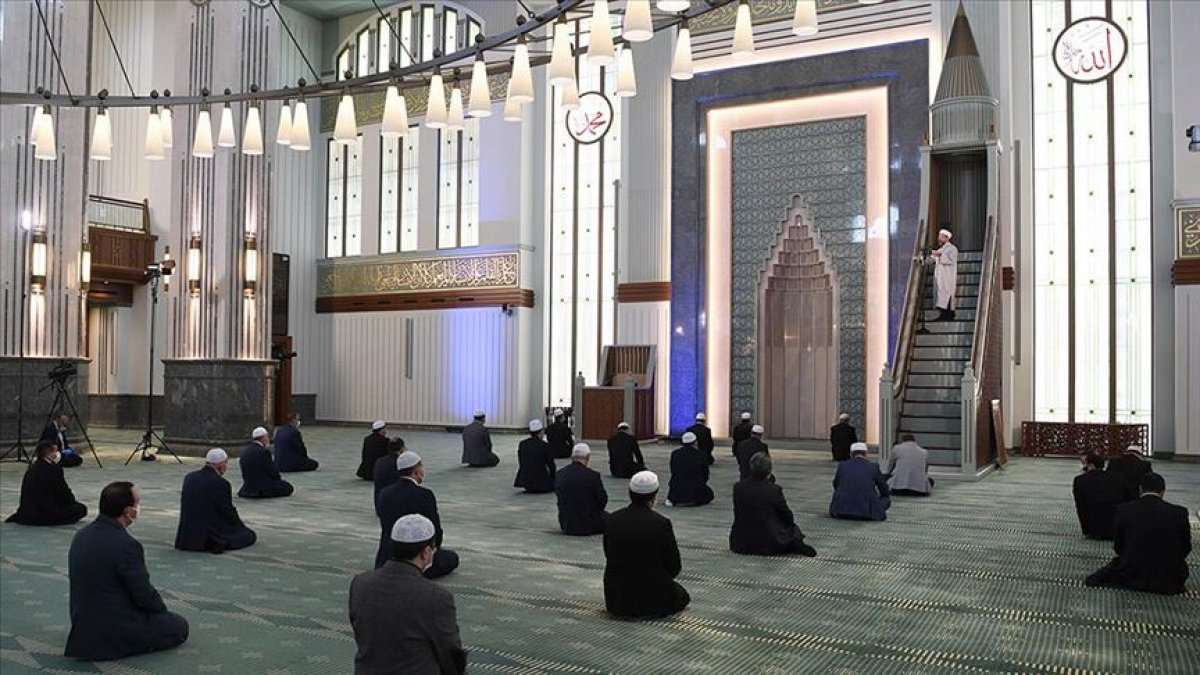 Diyanet'ten cuma namazı fetvası