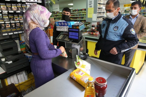 Haliliye’de market denetimleri sürüyor