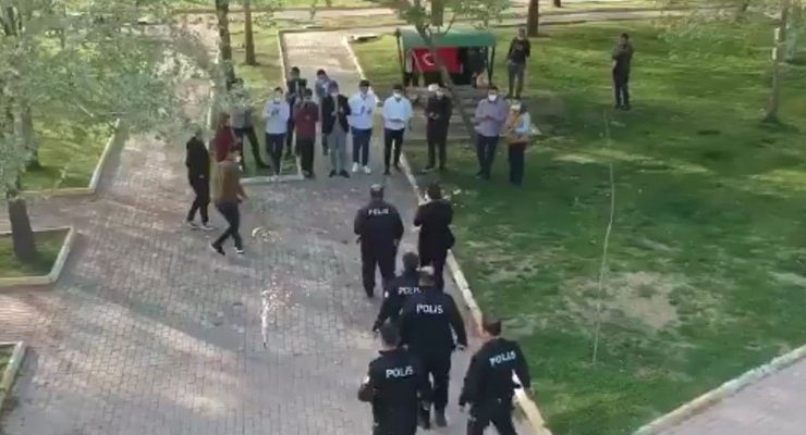 AK Parti ilçe teşkilatından polislere sürpriz