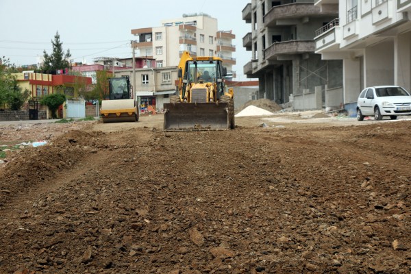 Siverek’te yeni yerleşim alanlarında yol çalışması