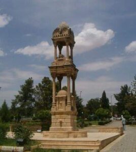 canakkale-sehit-ve-gazileri-anisina-yapilmis-ilk-anit